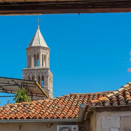 ドルチェ ヴィータ アパート